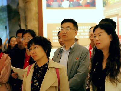 郑州市第102高级中学党团员师生代表参观河南省廉政文化教育中心